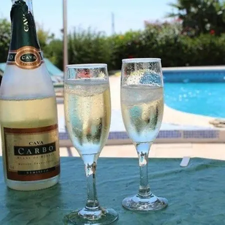Countryside Private With Pool & Sea View Holiday home *